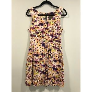 TAYLOR | SLEEVELESS FLORAL DRESS